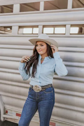 WOMEN'S WRANGLER WESTERN BUTTON DOWN SHIRT IN COOL BLUE-